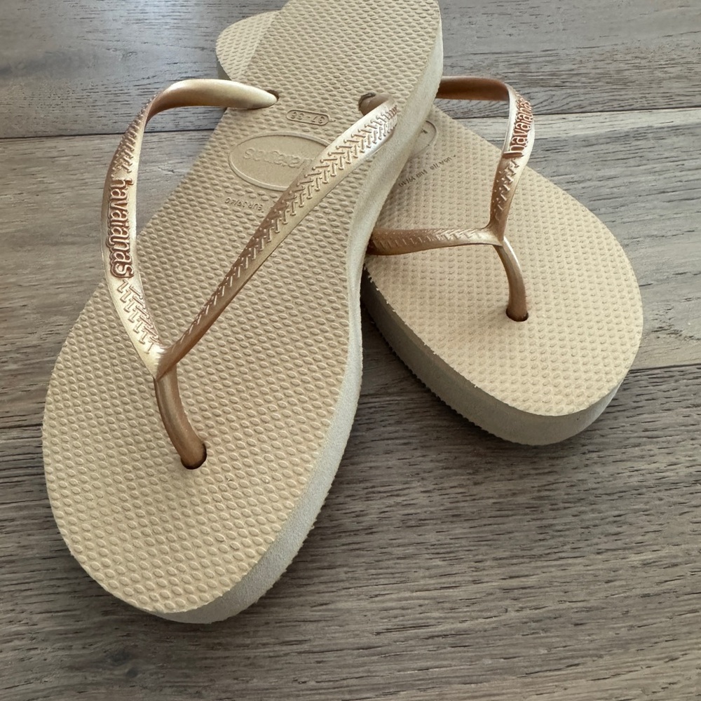 Havaianas Gold Sandals Classic Thong Design